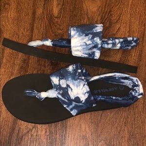 WORN ONCE Slide on flip flop sandals